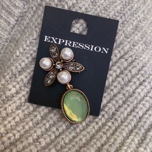 Vintage style brooch